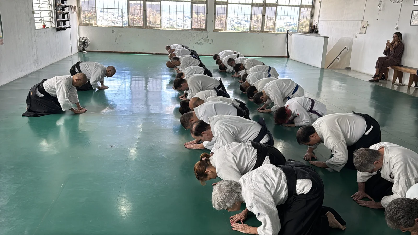 Saudação coletiva durante um treino